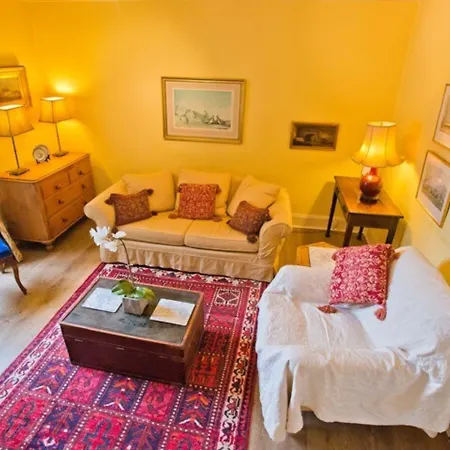 Thistle Street At Heart Of The Centre *