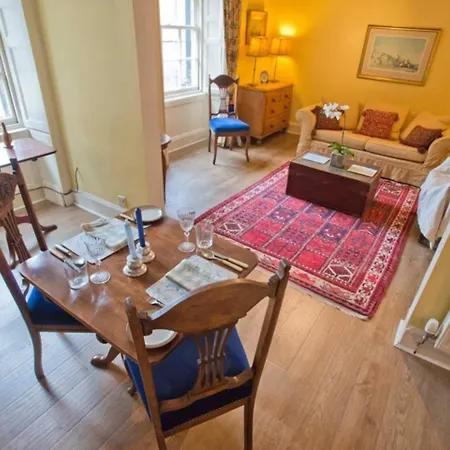 Thistle Street At Heart Of The Centre * Edinburgh