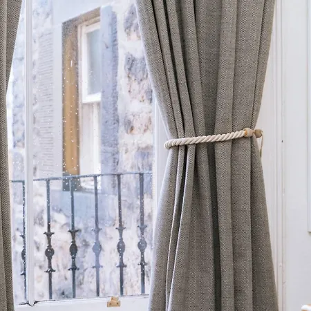 Bright High-ceiling 2bd Flat - Edinburgh!