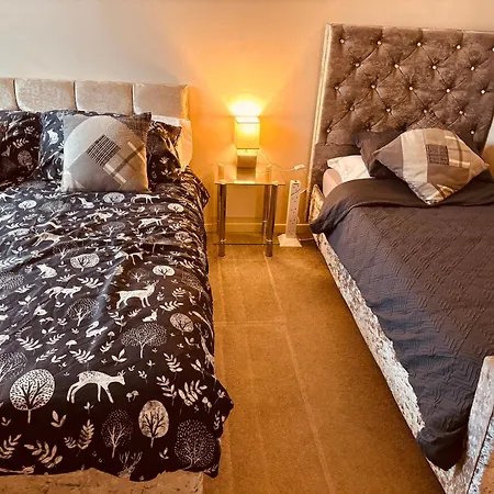 בית נופש Three Bedroom House