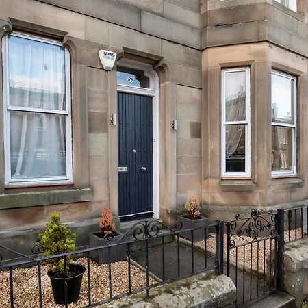 Roomy 1 Level Free Parking * Edinburgh