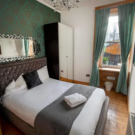 Roomy 1 Level Free Parking *