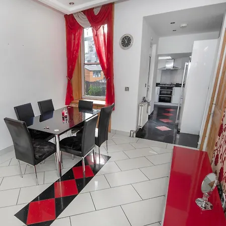 Holiday home Roomy 1 Level Free Parking