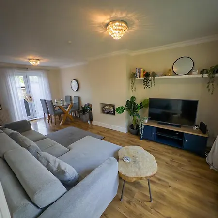 Two Bd House With Private Parking Edinburgh