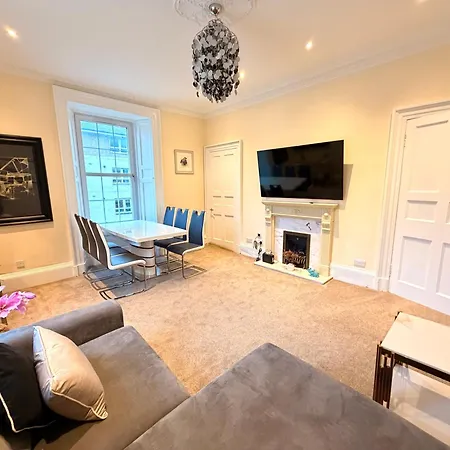 Georgian Luxury - Fast Broadband Wifi - Parking Available Apartment *