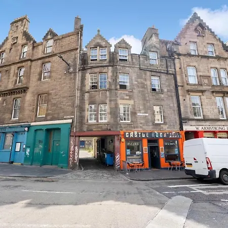Warden's Close