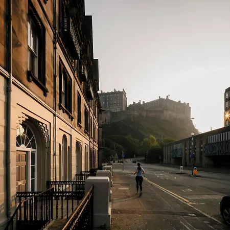 Apart-hotel 33 Castle Terrace 4*