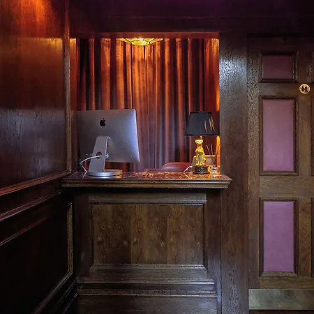 House Of Gods Royal Mile 4*