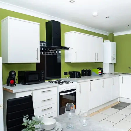 Elegant 1bd, Gym, Parking, Bus To Airport, Sleeps4 * Edinburgh
