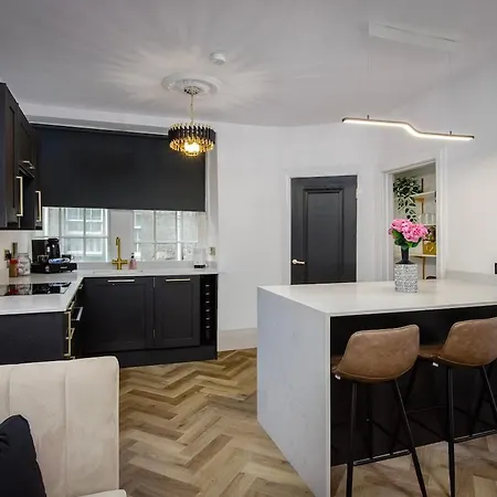 Διαμέρισμα Royalmileluxe 3bed