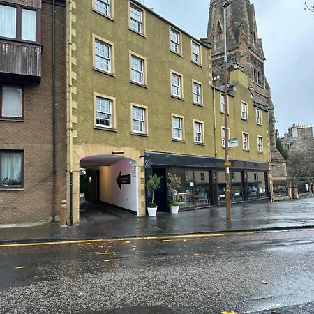 3 Bedroom Centre Daire *