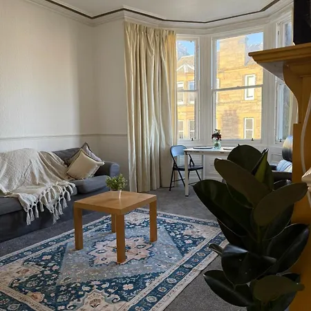 Brigth & Stylish Flat Near Holyrood * Edinburgh