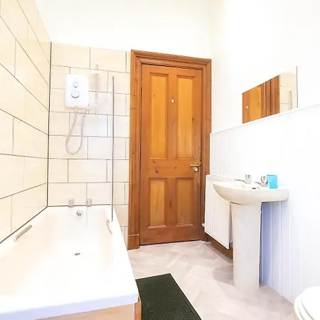 Grand Old Town Home, View, Cinema, Sleeps 10 *