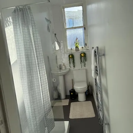 Brigth & Stylish Flat Near Holyrood Edinburgh