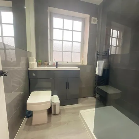 Two Cozy In A Residential דירה *