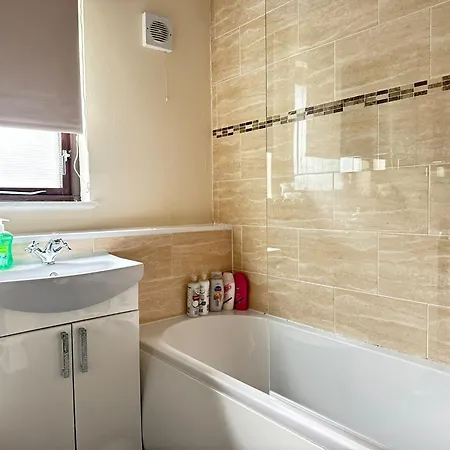 Spacious 1br Flat By Centre