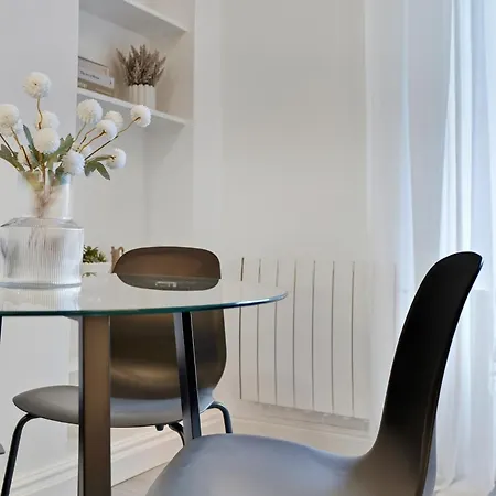 Stylish 1 Bed Centre Lejlighed *