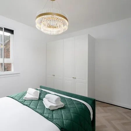 アパート Two Double Bedroom On The Royal Mile