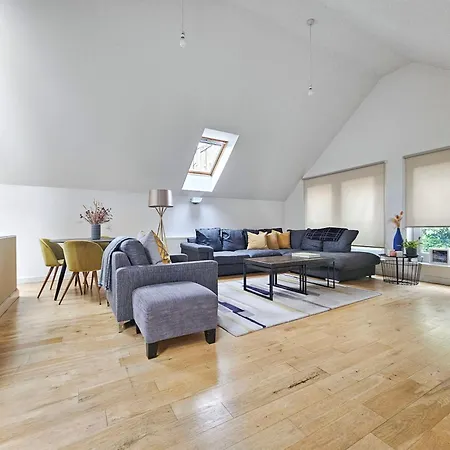 Chic 3-bedroom 2-storey House Near Centre With Free Parking Апартаменты Эдинбург