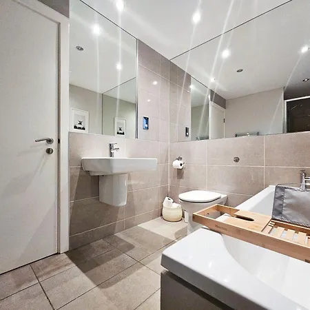 Chic 3-bedroom 2-storey House Near Centre With Free Parking * Эдинбург