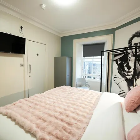 Revolver Hostal Edimburgo