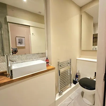 2 Bedroom Apt, 4 Beds, 3 Tv Near Fountain Park Apartament Edynburg