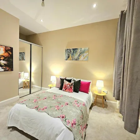 2 Bedroom Apt, 4 Beds, 3 Tv Near Fountain Park אדינבורו