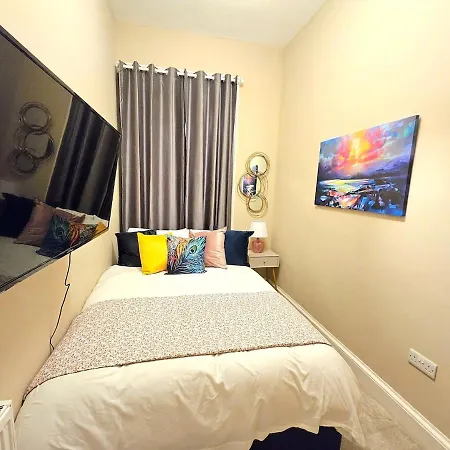 דירה 2 Bedroom Apt, 4 Beds, 3 Tv Near Fountain Park