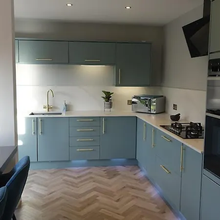 One - New To Market Apartment