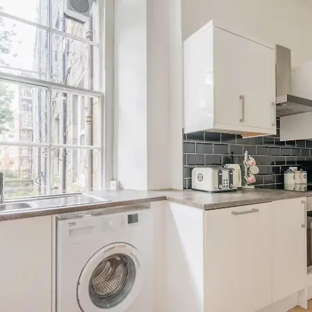 Maindoor Private Entrance *