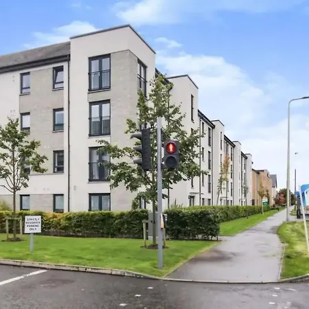 Апартаменты Stylish 2-bed Flat With Open-plan Living Parking *