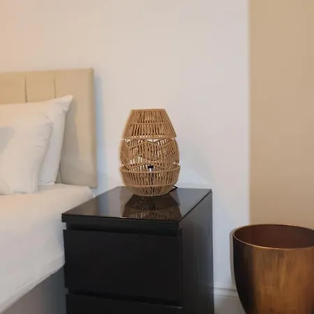 Elegant 3br At Haymarket דירה