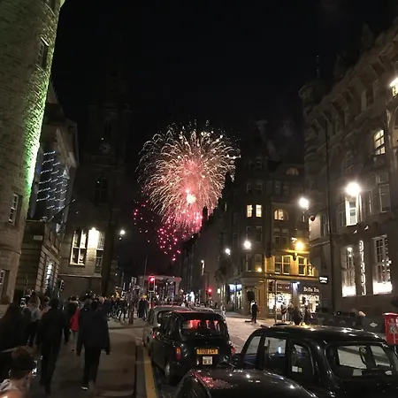 City-centre - Holyrood Апартаменты Эдинбург