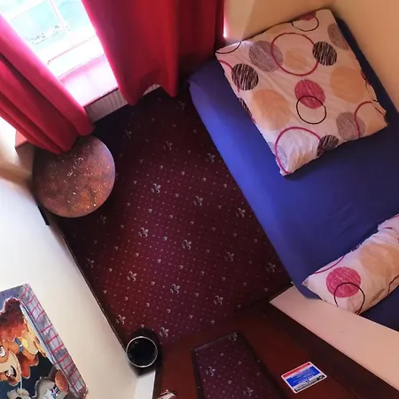 High Street - Over 18s Only, Backpackers Atmosphere (adults Only) אכסניה *