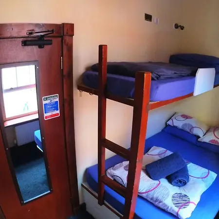 High Street - Over 18s Only, Backpackers Atmosphere (adults Only) Хостел Эдинбург
