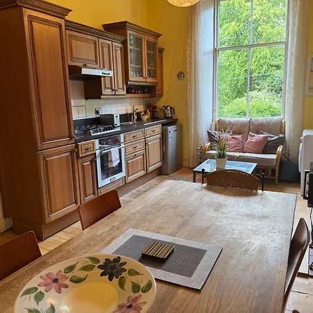 Classic Flat In The Heart Of Morningside