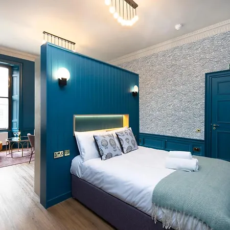 30 Castle Street 3*