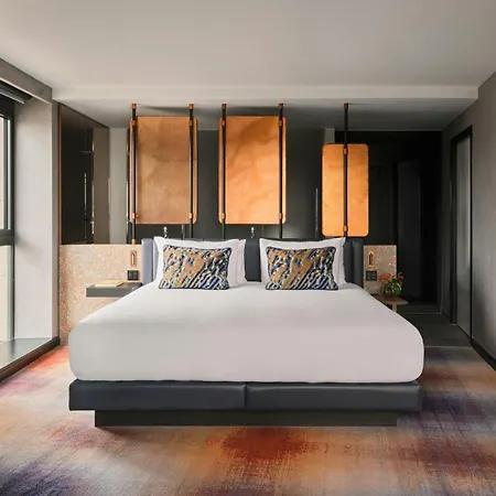 W Hotel 5*