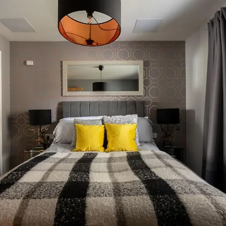Luxury Boutique Flat, Sleeps 4 Wfree Parking *