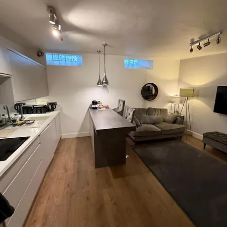 The Gardners In Centre With Parking Appartement