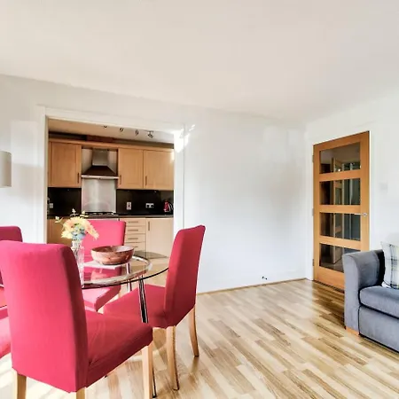 Bright & Modern Flat