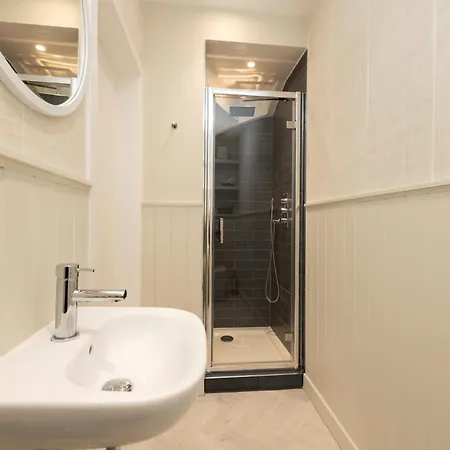 Argyl - Old Town Mews With Parking شقة إدنبرة
