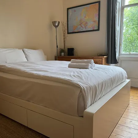 Classic Flat In The Heart Of Morningside * エディンバラ