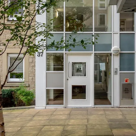Luxury Boutique Flat, Sleeps 4 Wfree Parking アパート