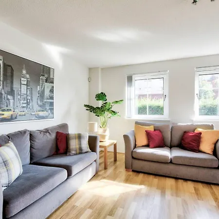 Bright & Modern Flat * Edinburgh
