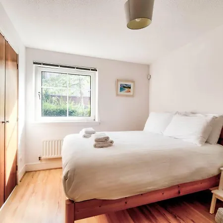 Bright & Modern Flat Edinburgh