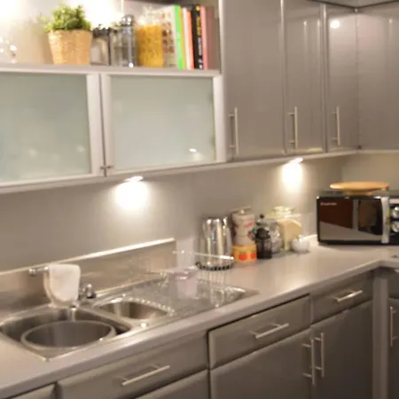 Apartment Large 2 Bed Flat, 2 Bath, Free Parking & Lift