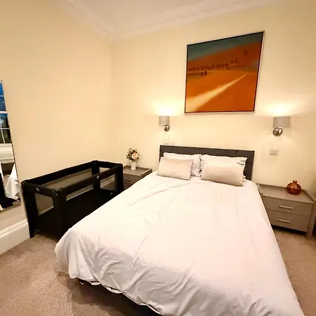 Georgian Luxury - Fast Broadband Wifi - Parking Available Apartment *