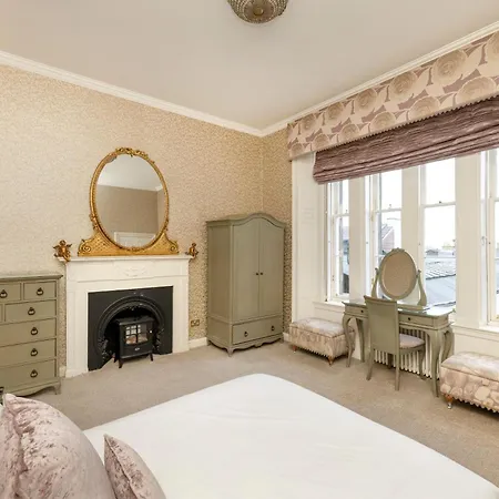 Argyl - 4 Bed On York Place, New Town Apartment *