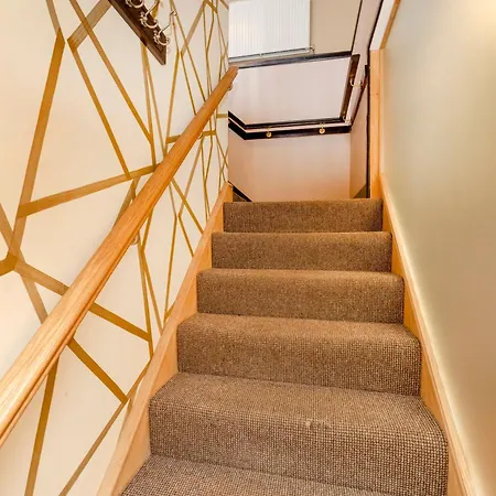 Argyl - 4 Bed On York Place, New Town *